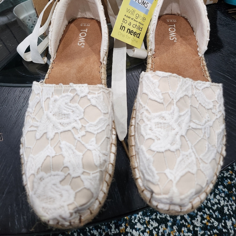 TOMS Katalina Birch Floral Lace shoes